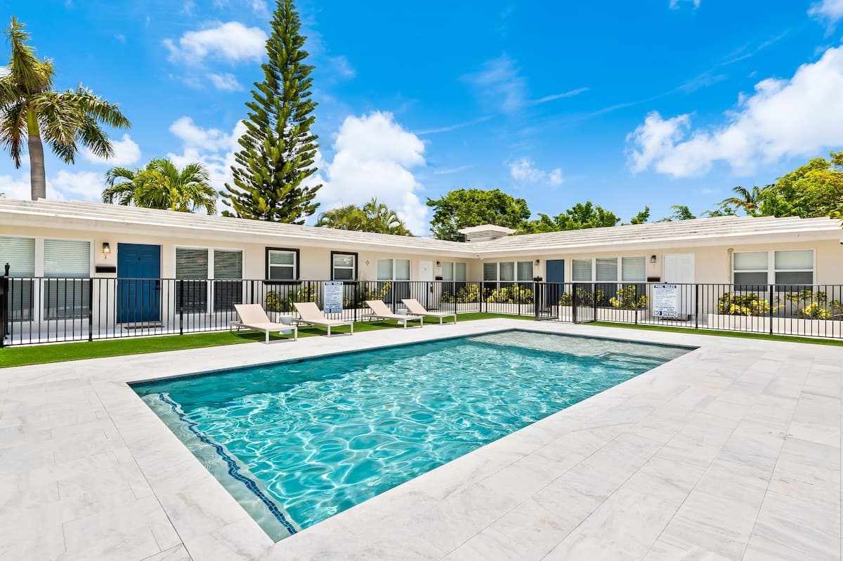 Middle River Suites Unit #4