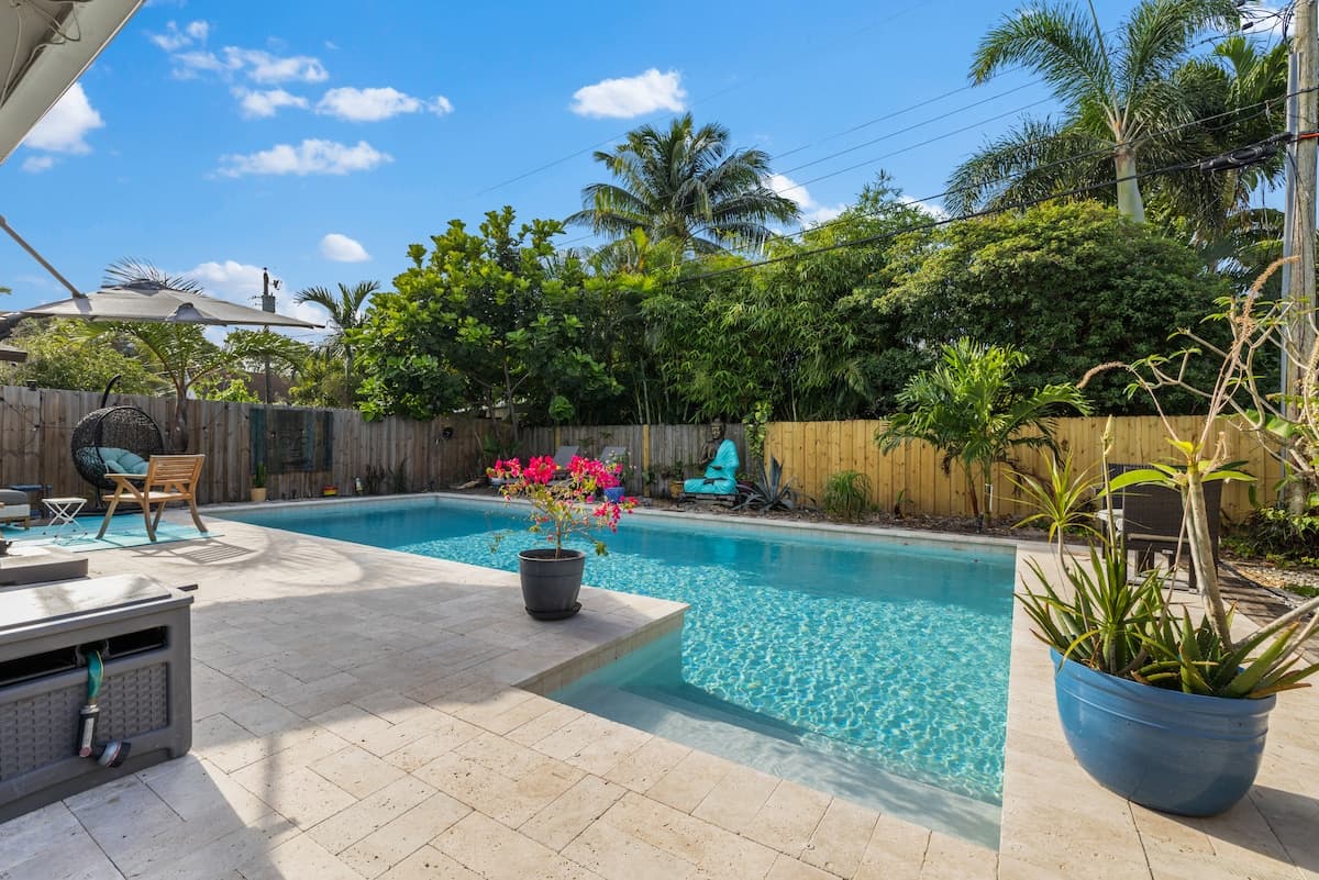 Sunshine Paradise 3/2 Heated Pool Home