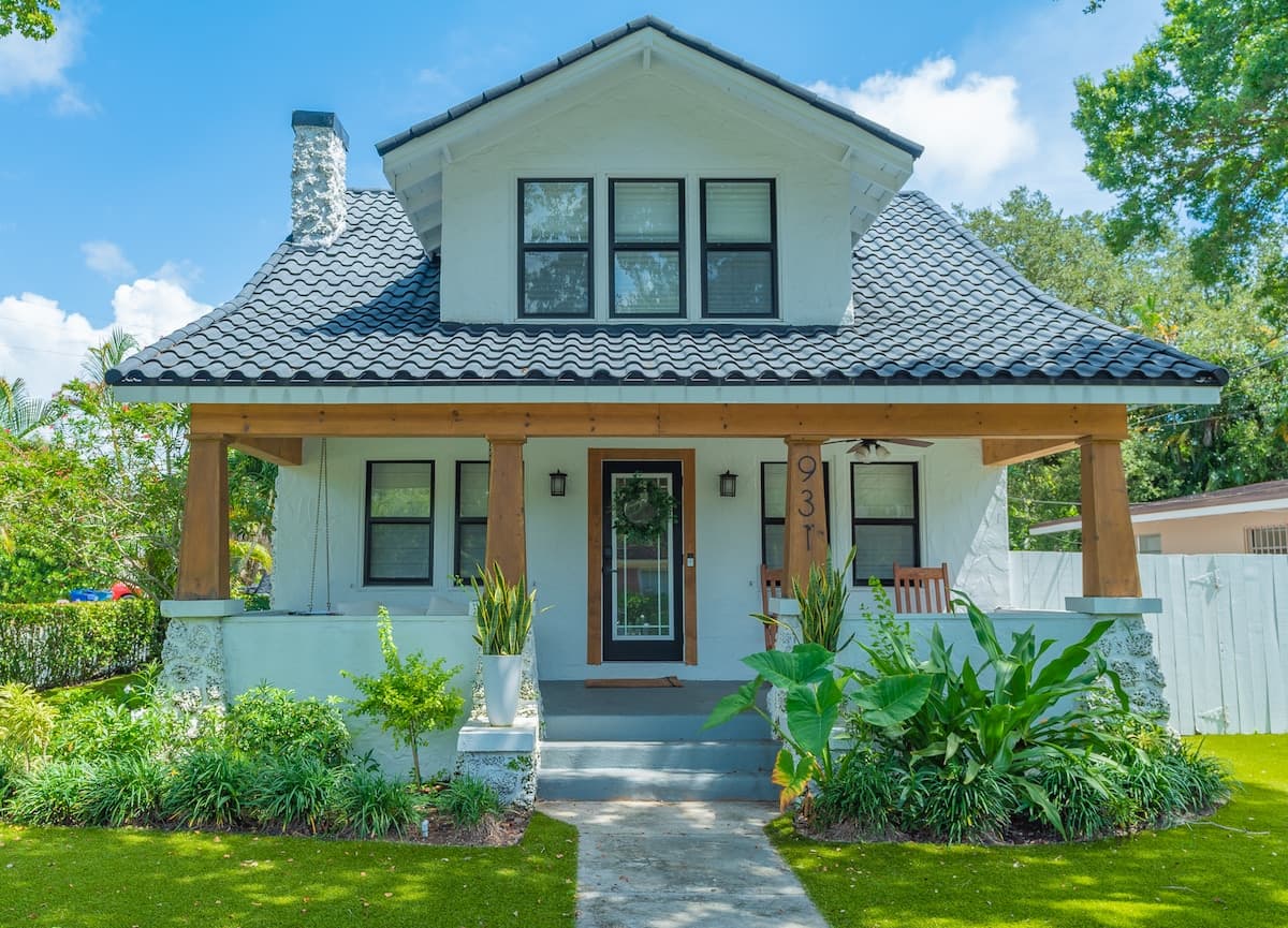 "Lady Wave" Updated Downtown Craftsman on Las Olas